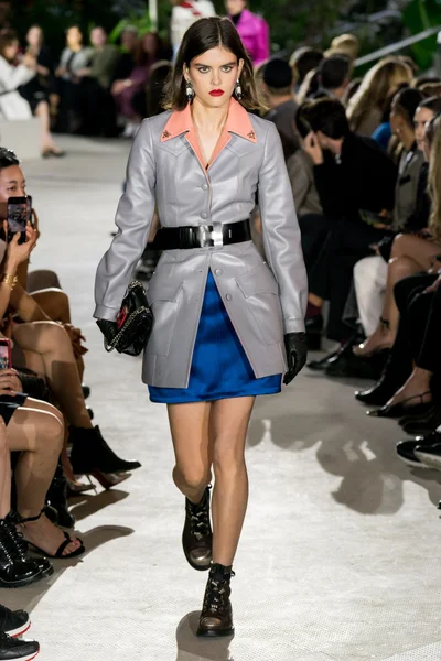 Look 14